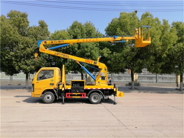 國六東風(fēng)13.5米高空作業(yè)車