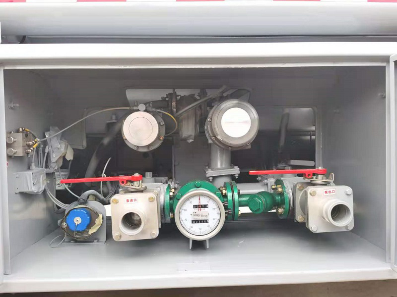 江淮5噸柴汽油介質(zhì)油罐車